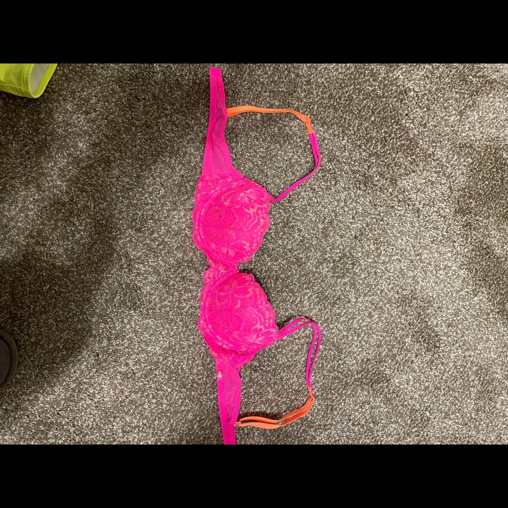 Pink VS bra